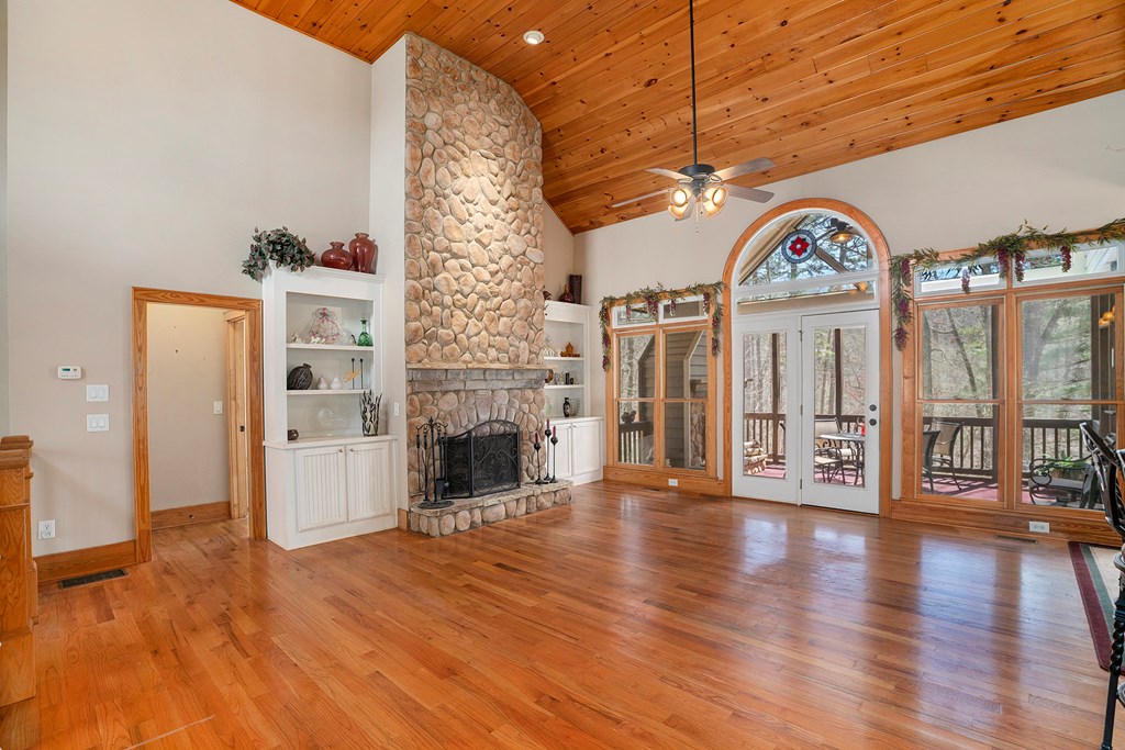 277 Hunters Ridge Road Mineral Bluff, GA 30559 - Photo 6 of 35 Open living