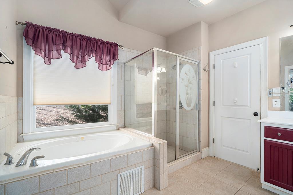 277 Hunters Ridge Road Mineral Bluff, GA 30559 - Photo 10 of 35 Main floor bath