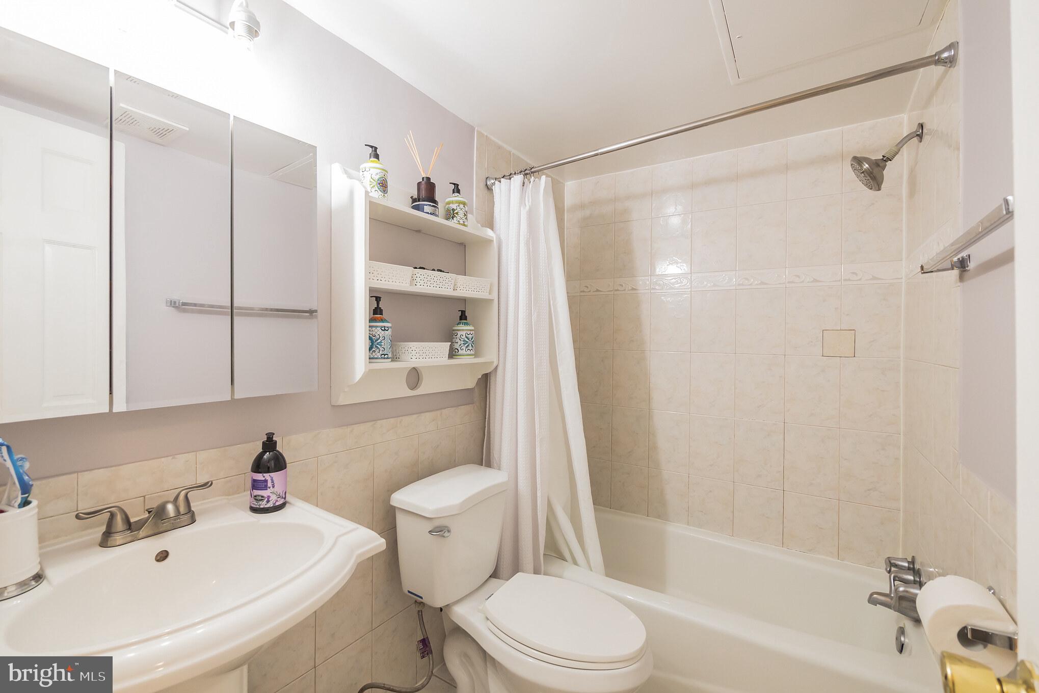 3852 Bel Pre Road, Unit 1179 Silver Spring, MD 20906 - Photo 23 of 29 Bath