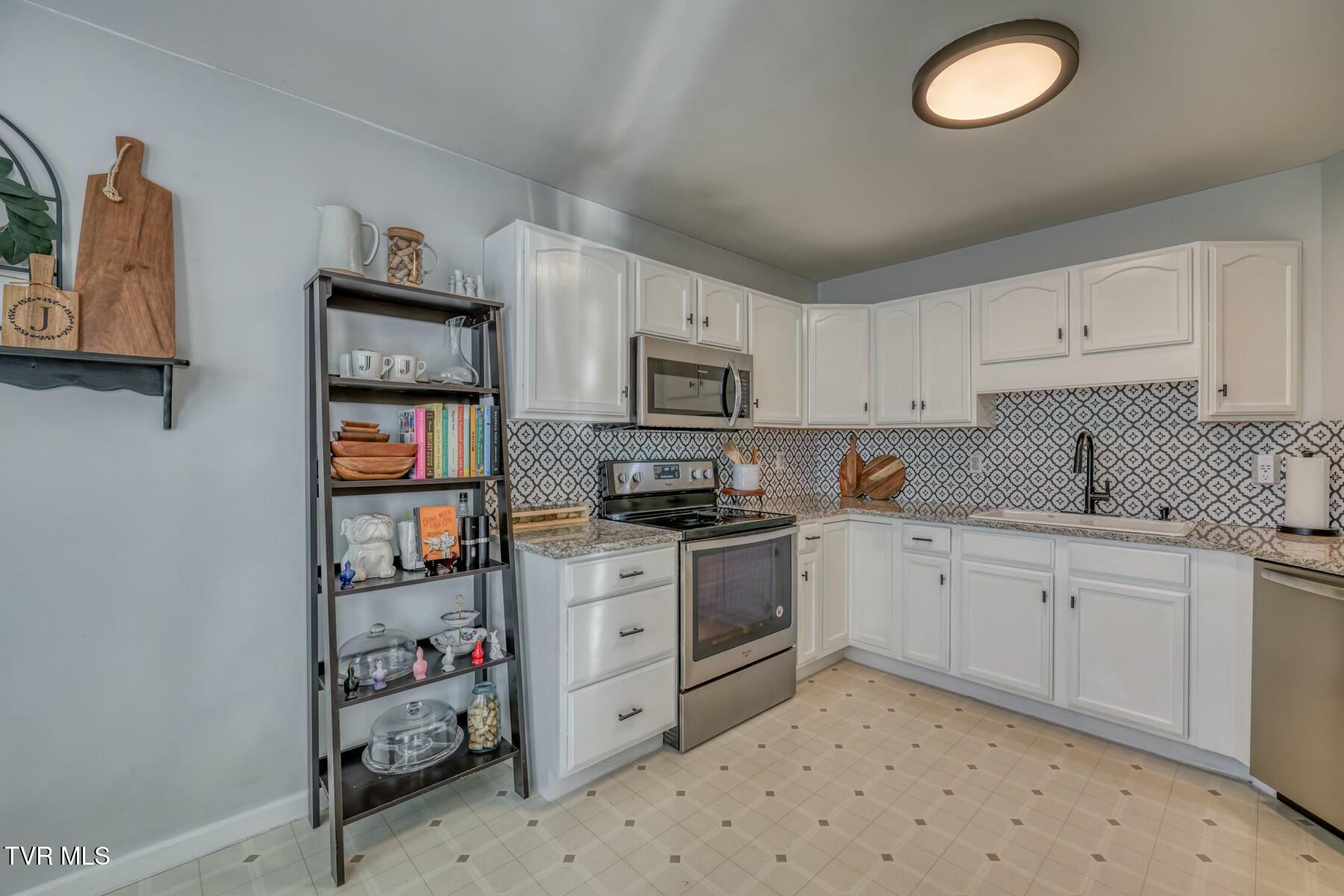 164 Dean Archer Road Jonesborough, TN 37659 - Photo 19 of 45 Kitchen