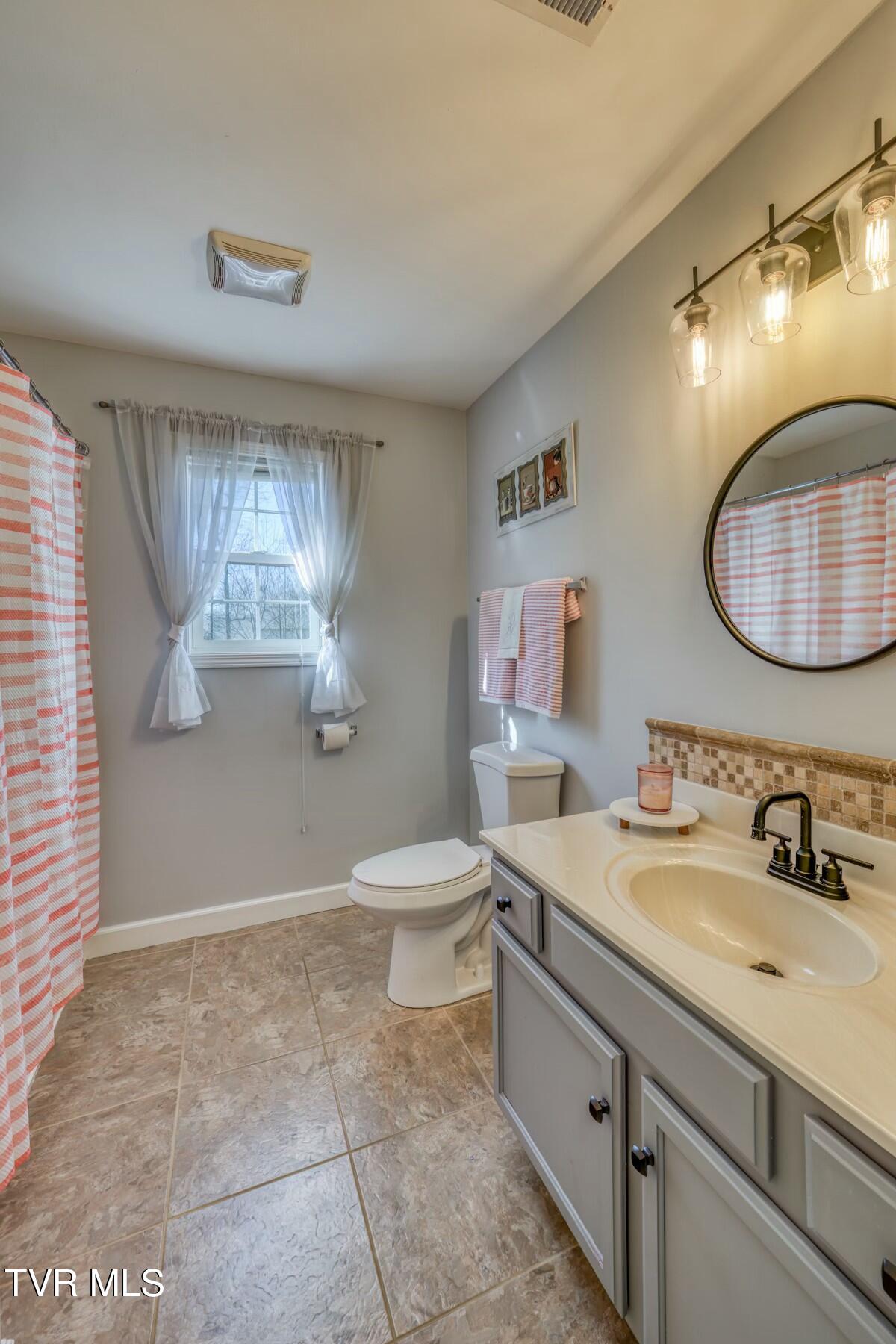 164 Dean Archer Road Jonesborough, TN 37659 - Photo 31 of 45 Bathroom