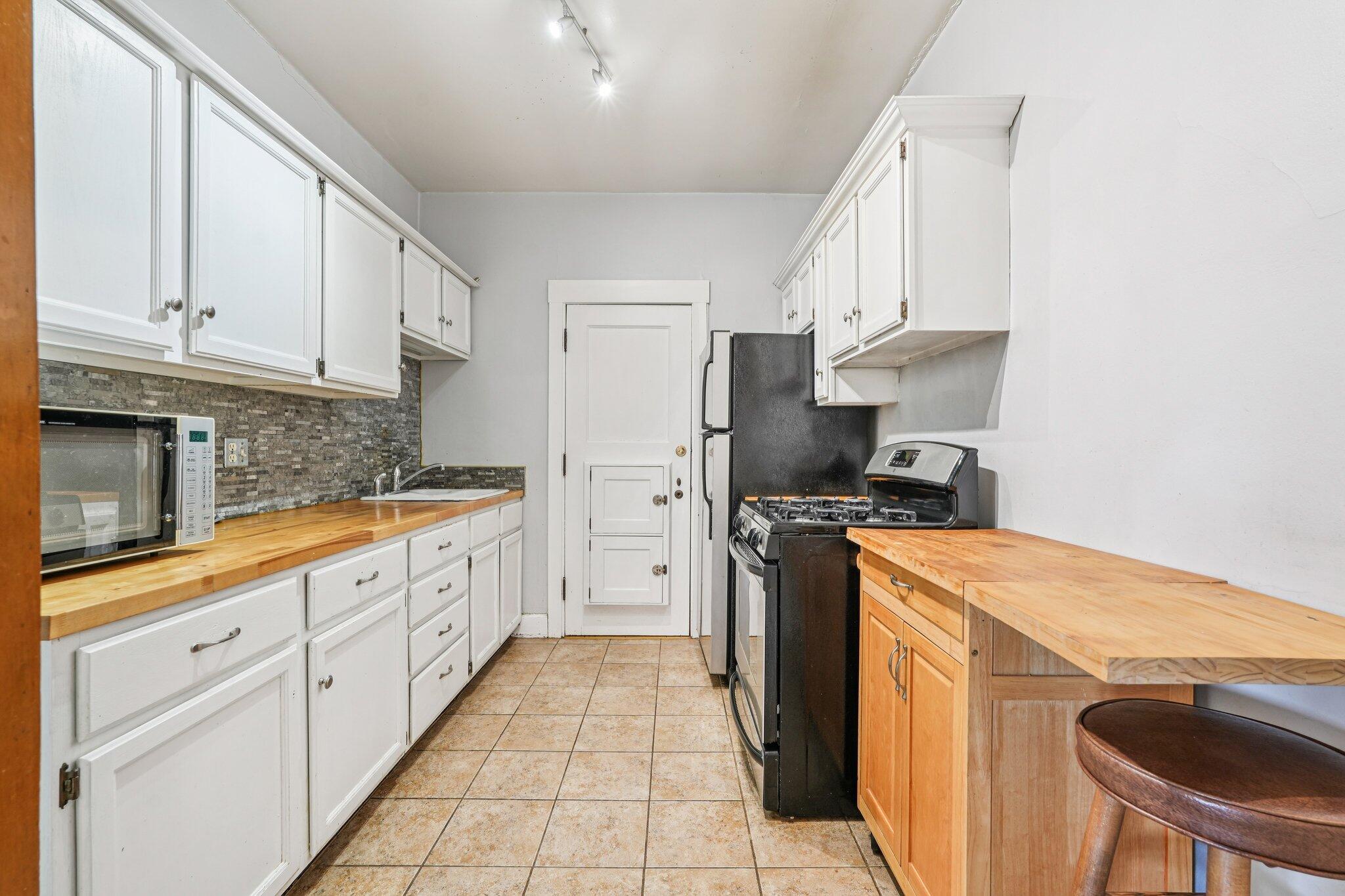 1983 North Summit Avenue, Unit 34 Milwaukee, WI 53202 - Photo 13 of 35 Kitchen