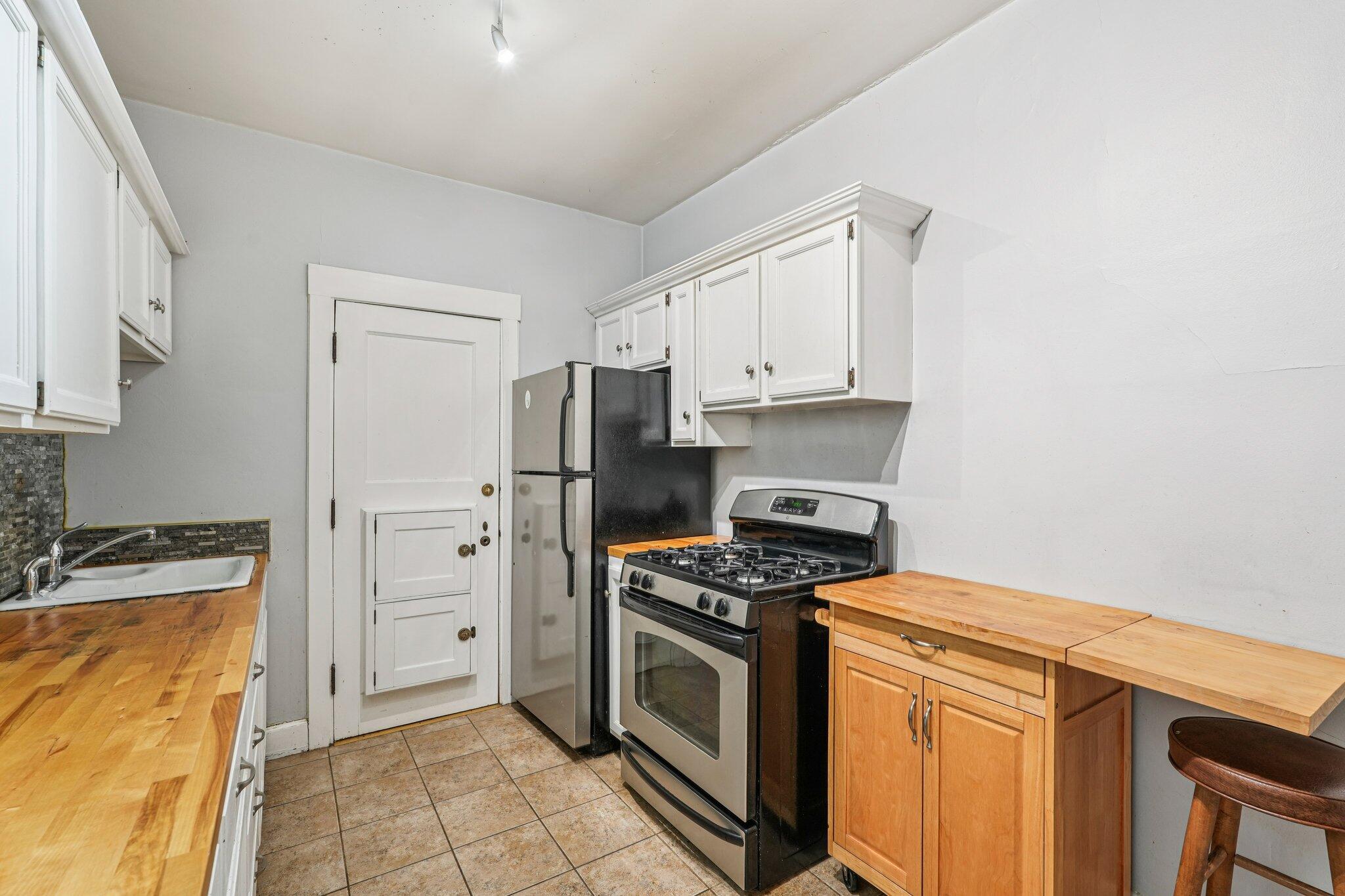 1983 North Summit Avenue, Unit 34 Milwaukee, WI 53202 - Photo 14 of 35 Kitchen