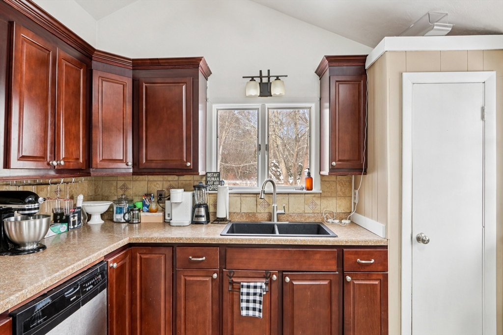 21 Briggs Street Taunton, MA 02780 - Photo 11 of 41