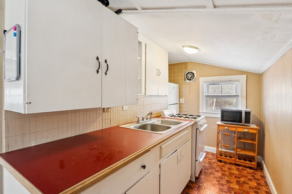 21 Briggs Street Taunton, MA 02780 - Photo 24 of 41