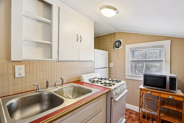 $570,000 | 21 Briggs Street, Taunton, MA 02780