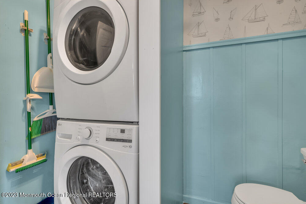 1421 Thomas Street Point Pleasant, NJ 08742 - Photo 19 of 20 Washer Dryer