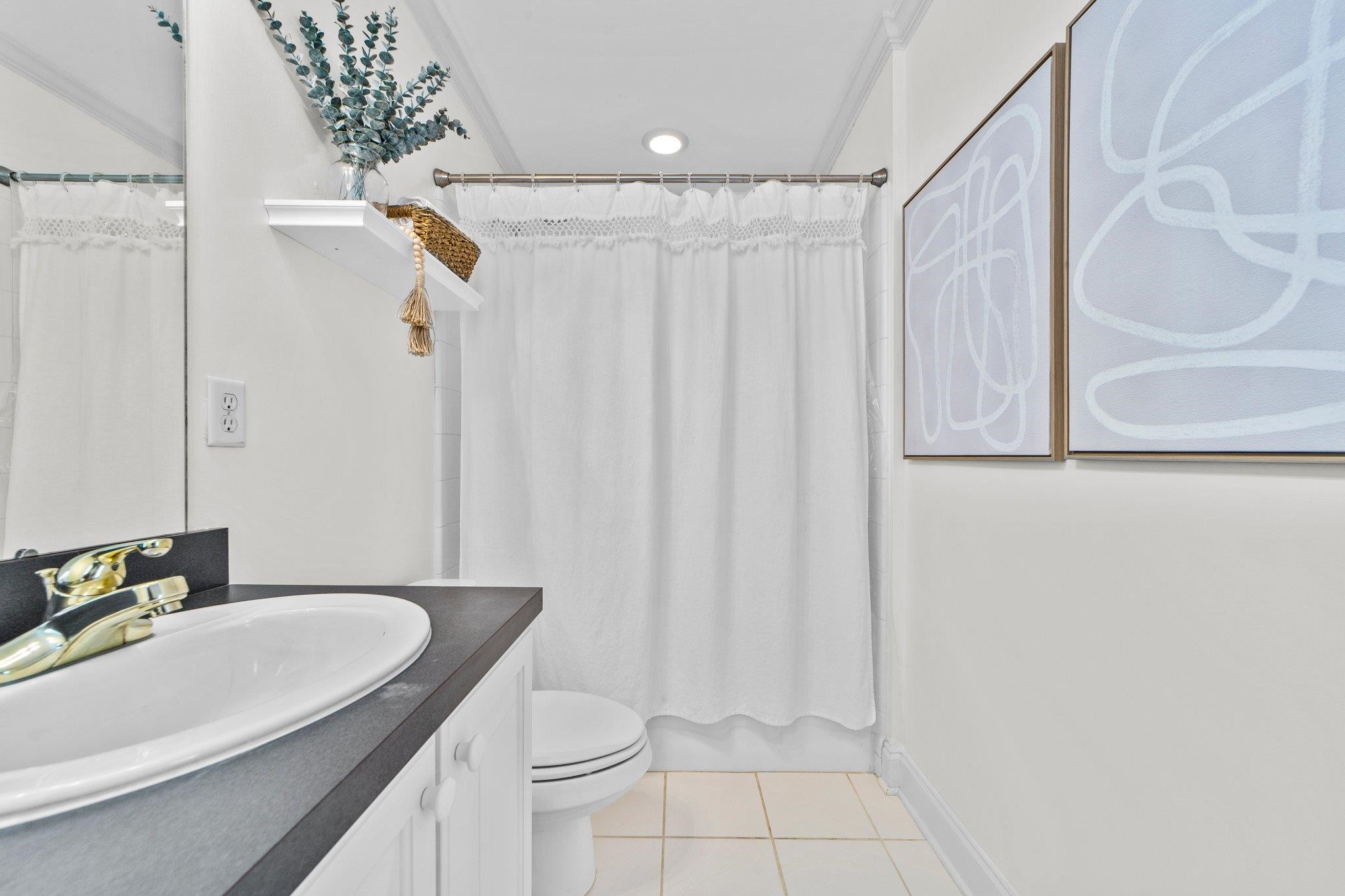 1825 Saluda Court Raleigh, NC 27608 - Photo 21 of 32 Primary Bath w/Double Vanity
