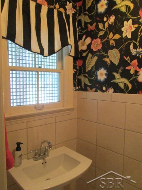 13 Edgewood Road Saginaw, MI 48638 - Photo 6 of 56 Half Bath