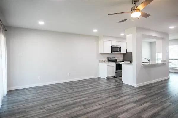 $140,000 | 849 Gun Barrel Lane, Unit F5, Gun Barrel City, TX 75156