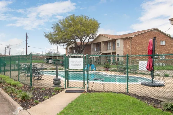 $140,000 | 849 Gun Barrel Lane, Unit F5, Gun Barrel City, TX 75156