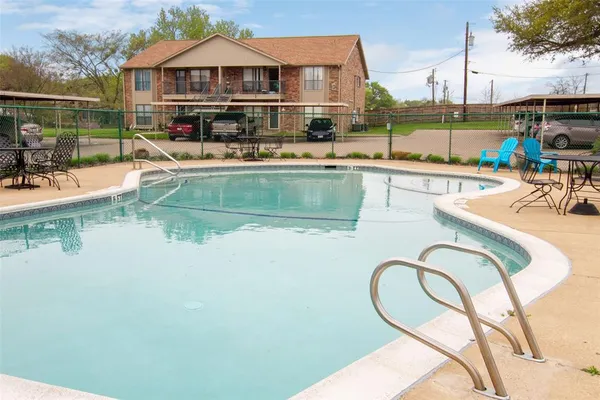 $140,000 | 849 Gun Barrel Lane, Unit F5, Gun Barrel City, TX 75156