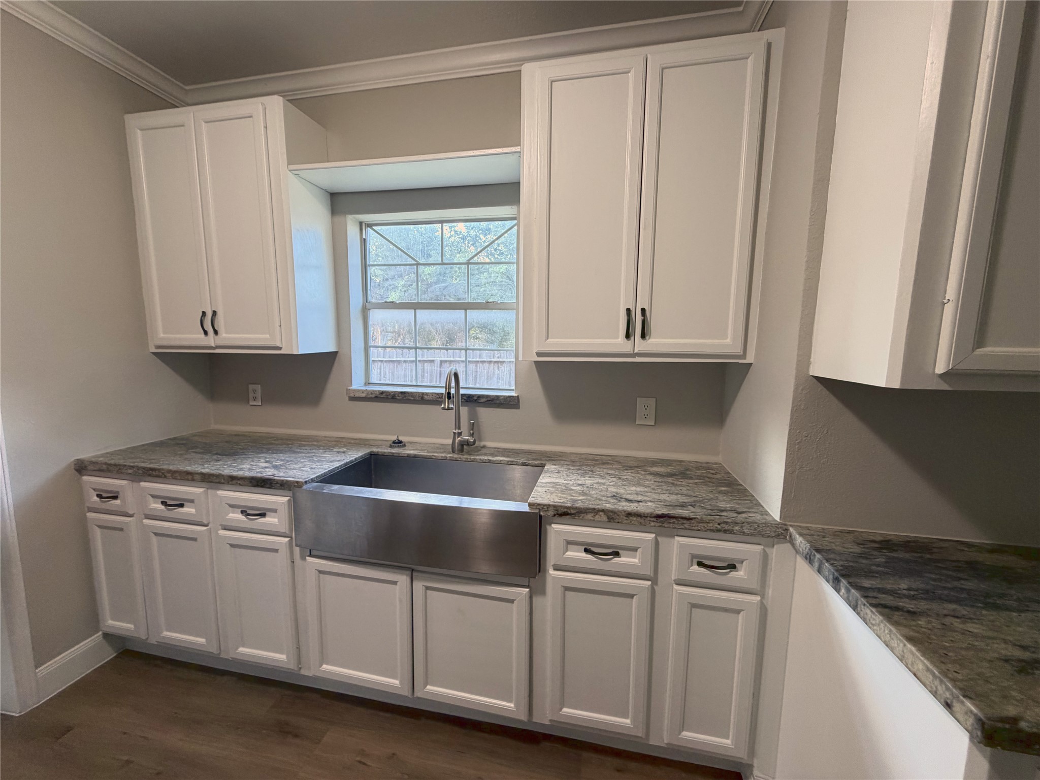 716 74th Street Houston, TX 77011 - Photo 8 of 13