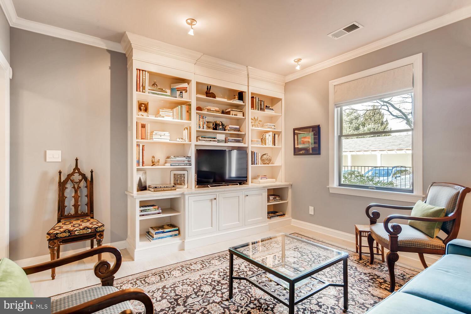 9 Devon Hill Road, Unit B2 Baltimore, MD 21210 - Photo 18 of 58 9 foot ceilings throughout