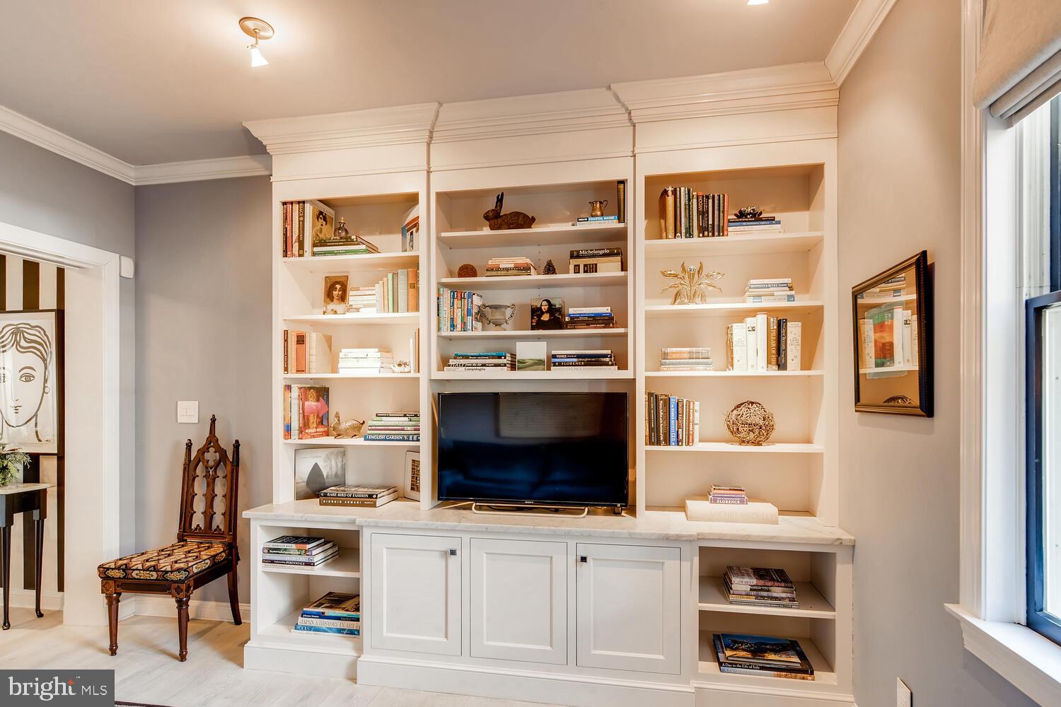 9 Devon Hill Road, Unit B2 Baltimore, MD 21210 - Photo 19 of 58 Beautifully detailed custom built bookshelf.