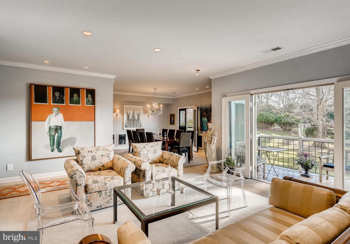 Spacious, open floorpan with lots of light