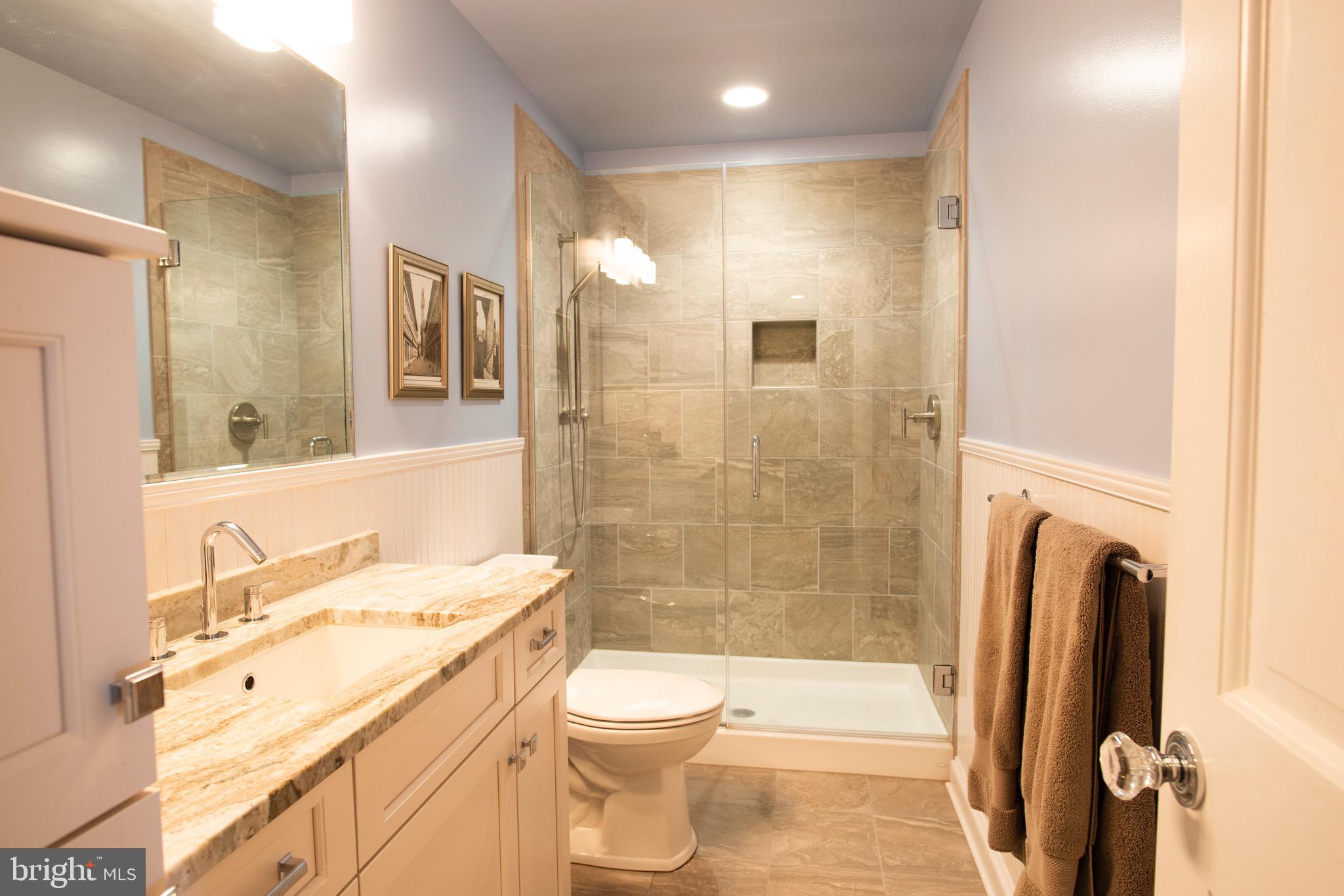 9 Devon Hill Road, Unit B2 Baltimore, MD 21210 - Photo 37 of 58 2nd floor hall bath adjacent to guest bedroom