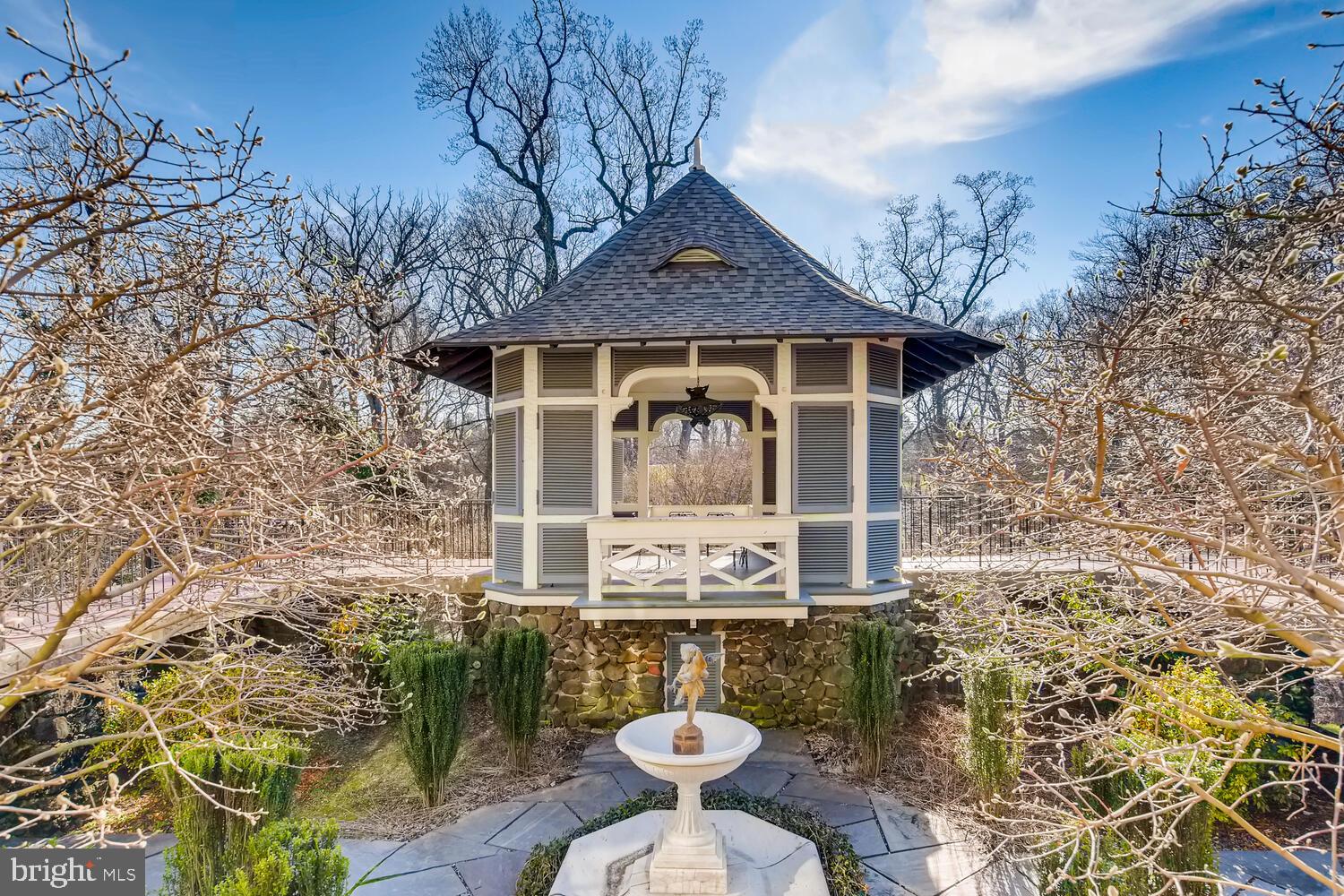 9 Devon Hill Road, Unit B2 Baltimore, MD 21210 - Photo 40 of 58 Gazebo & surrounds available for entertaining