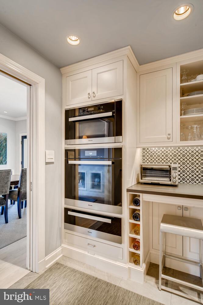 9 Devon Hill Road, Unit B2 Baltimore, MD 21210 - Photo 44 of 58 FEATURE: Miele microwave, oven & warming drawer
