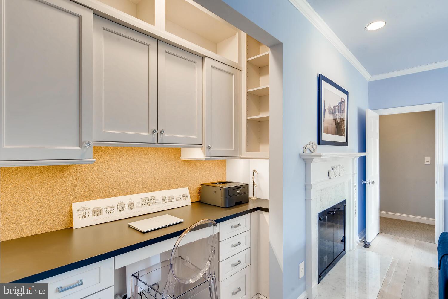 9 Devon Hill Road, Unit B2 Baltimore, MD 21210 - Photo 47 of 58 FEATURE: Built-in desk & fireplace in family room