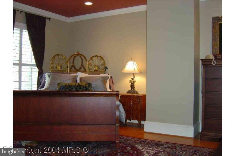 16 7th Street Northeast Washington, DC 20002 - Photo 9 of 15 a view of table and chair