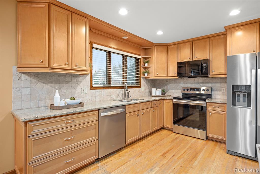 591 Lockport Road Rochester Hills, MI 48307 - Photo 8 of 40