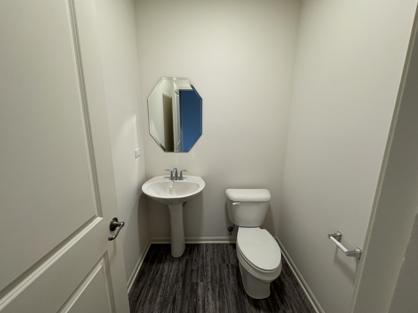 1226 Draper Road McHenry, IL 60050 - Photo 4 of 17 a bathroom with a toilet and a sink