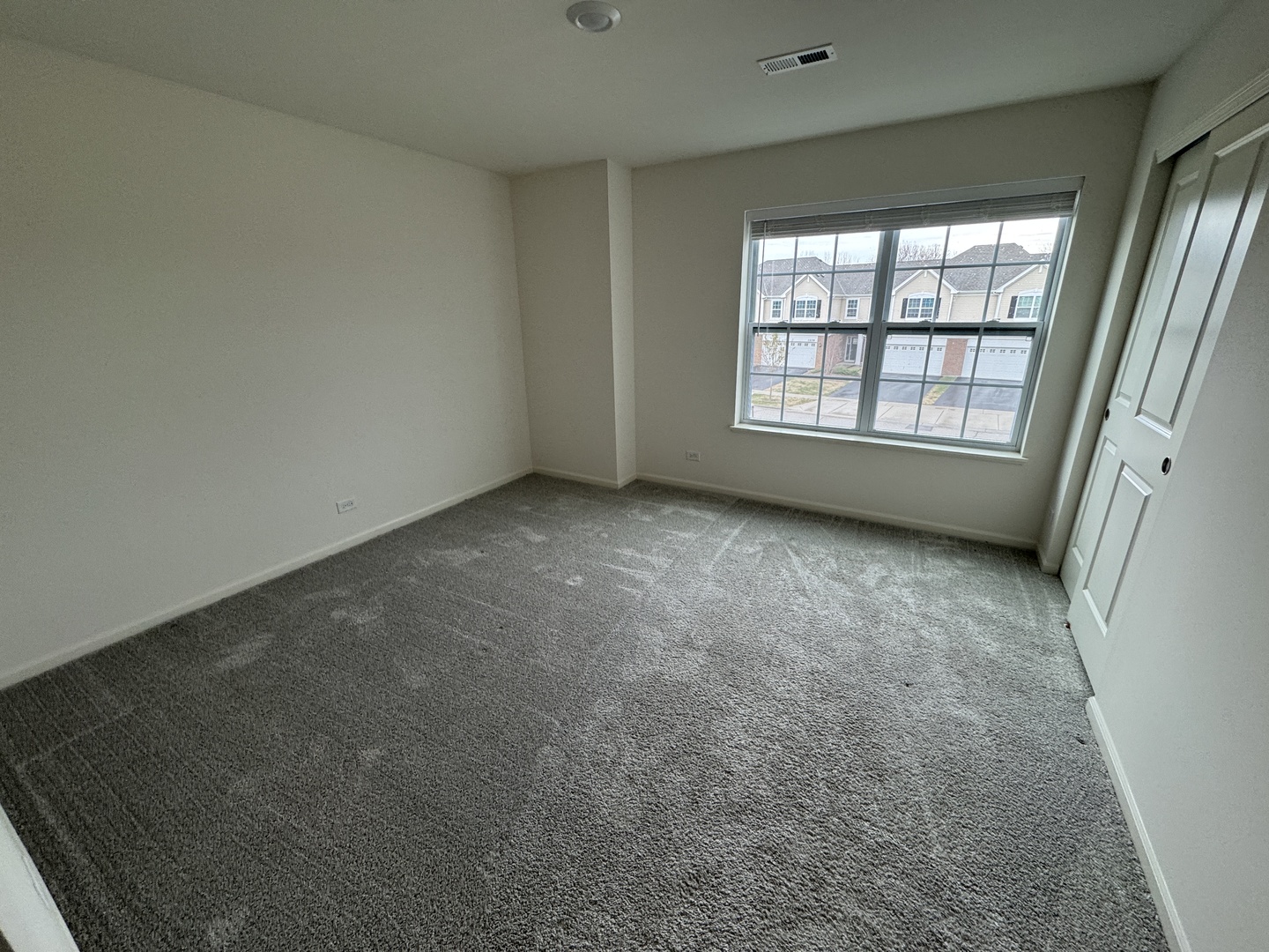 1226 Draper Road McHenry, IL 60050 - Photo 9 of 17 an empty room with windows
