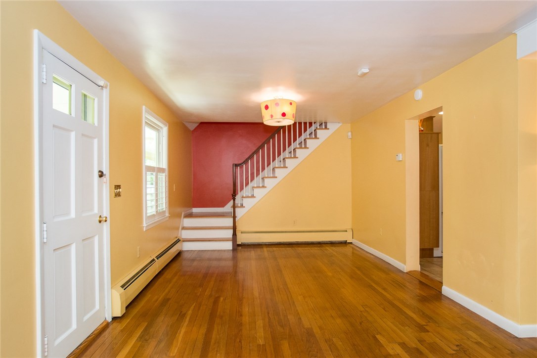 385 Sowams Road Barrington, RI 02806 - Photo 4 of 39 lovely and large front entry