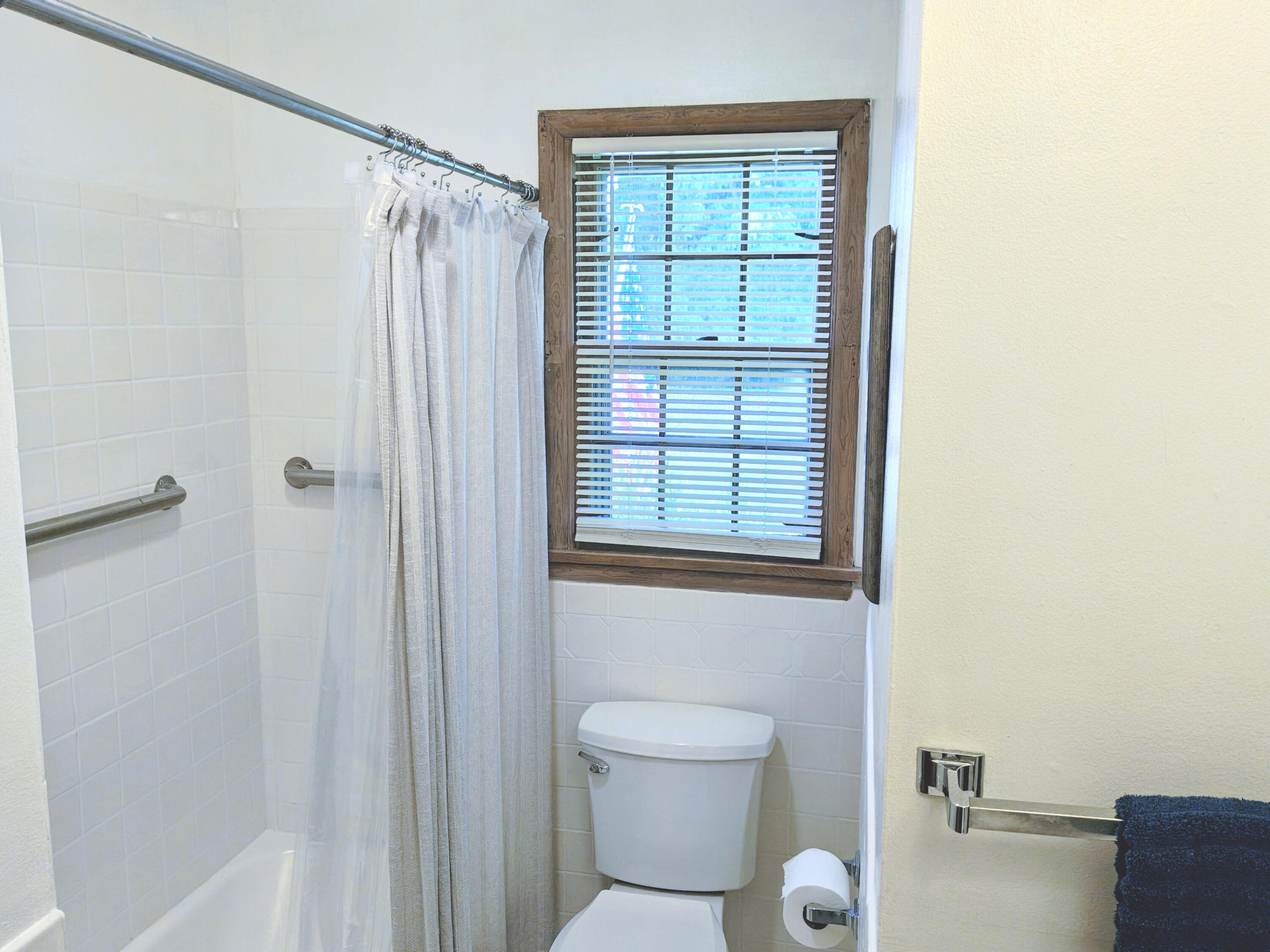 816 Benston Road Whitehall, MI 49461 - Photo 14 of 38 Tub/shower