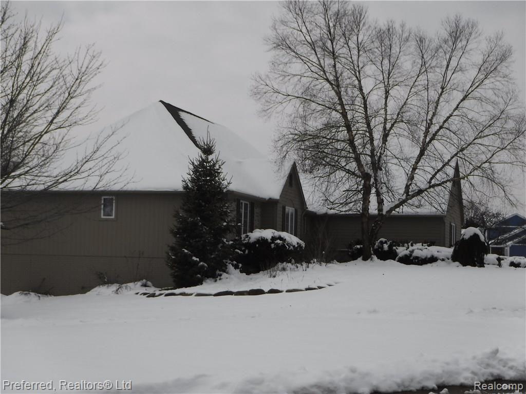 4564 Spring Ridge Drive White Lake, MI 48383 - Photo 23 of 35 Snow View.jpg