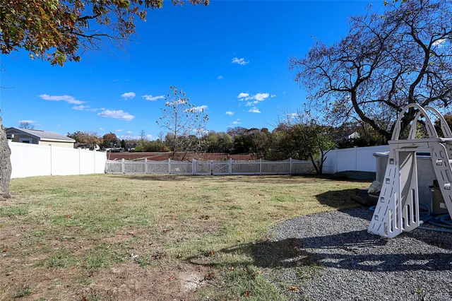 a view of a yard with a tree