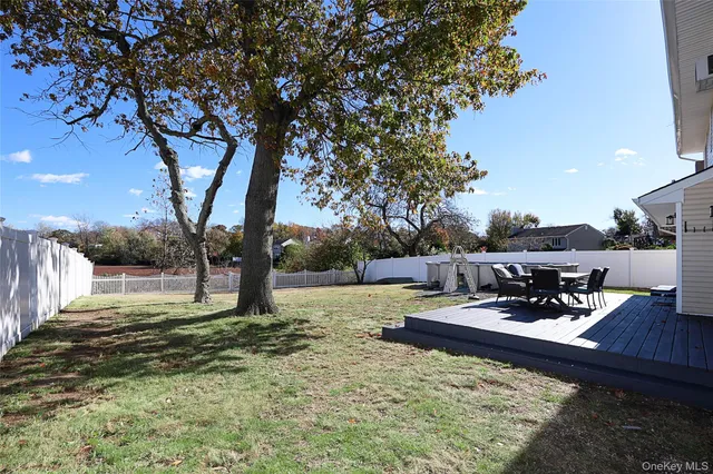 a view of a bench in the middle of a yard