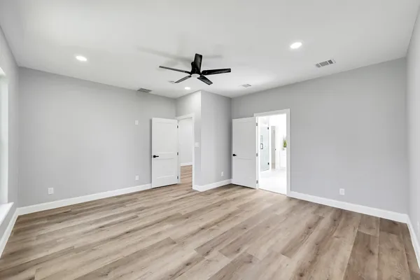 a view of an empty room with a ceiling fan