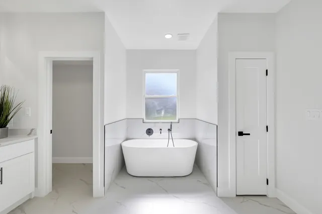 $4,100 | 49 Winterhaven Lane, Montgomery, TX 77356