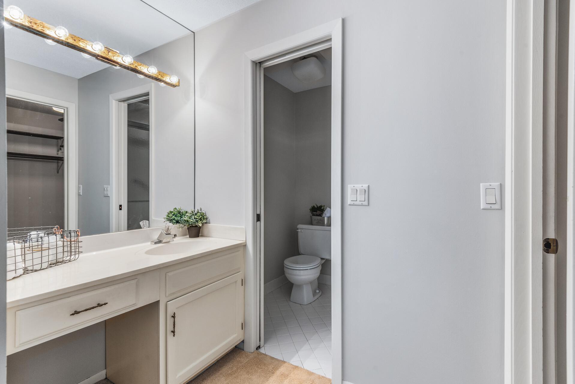 8549 Irwin Road, Unit 231 Bloomington, MN 55437 - Photo 8 of 15 Gallery Image 8