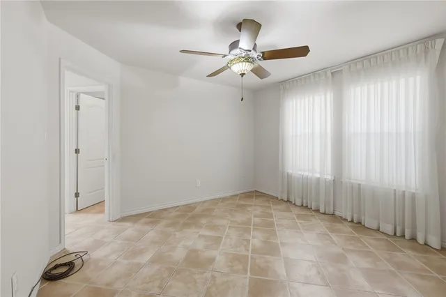 $250,000 | 1001 West 1001 Bayview Boulevard, Unit G, Portland, TX 78374