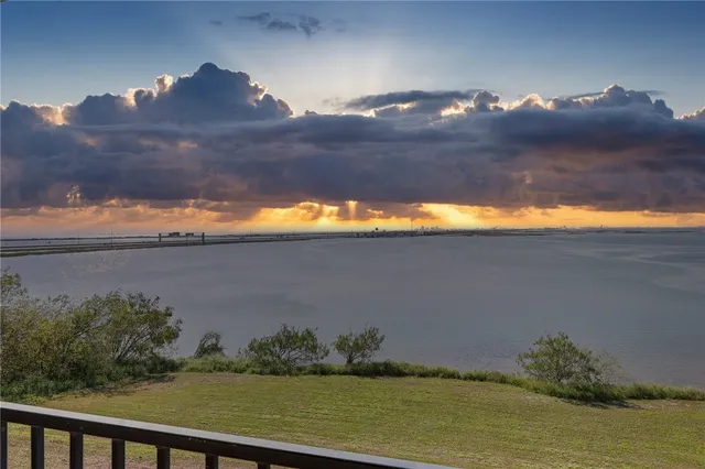 $250,000 | 1001 West 1001 Bayview Boulevard, Unit G, Portland, TX 78374