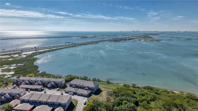 $250,000 | 1001 West 1001 Bayview Boulevard, Unit G, Portland, TX 78374