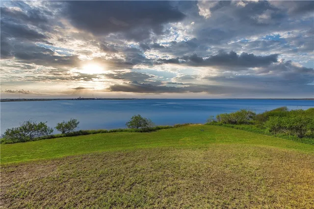 $250,000 | 1001 West 1001 Bayview Boulevard, Unit G, Portland, TX 78374