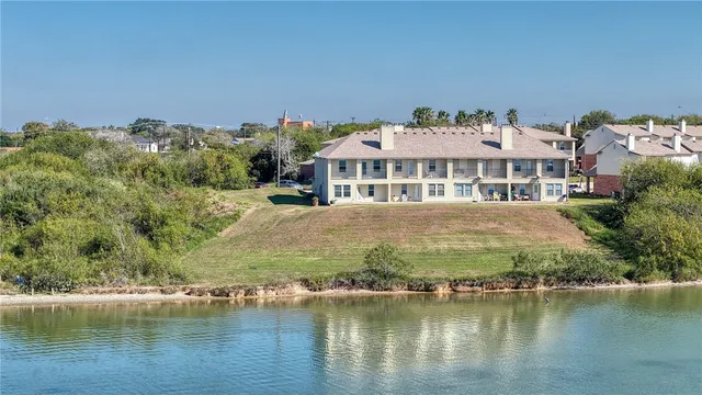 $250,000 | 1001 West 1001 Bayview Boulevard, Unit G, Portland, TX 78374