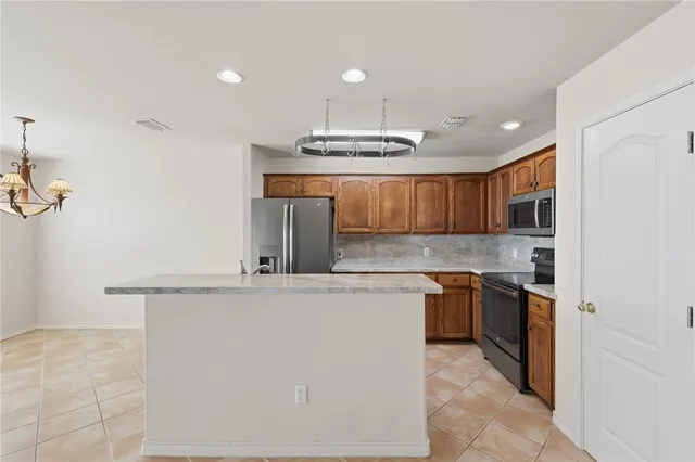 $250,000 | 1001 West 1001 Bayview Boulevard, Unit G, Portland, TX 78374