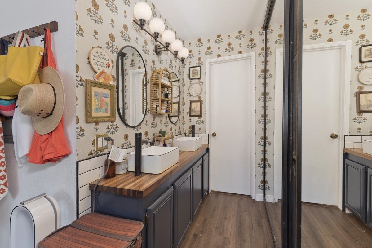 3251 Chateau Road, Unit 12 Mammoth Lakes, CA 93546 - Photo 18 of 50 a room with furniture and wooden floor