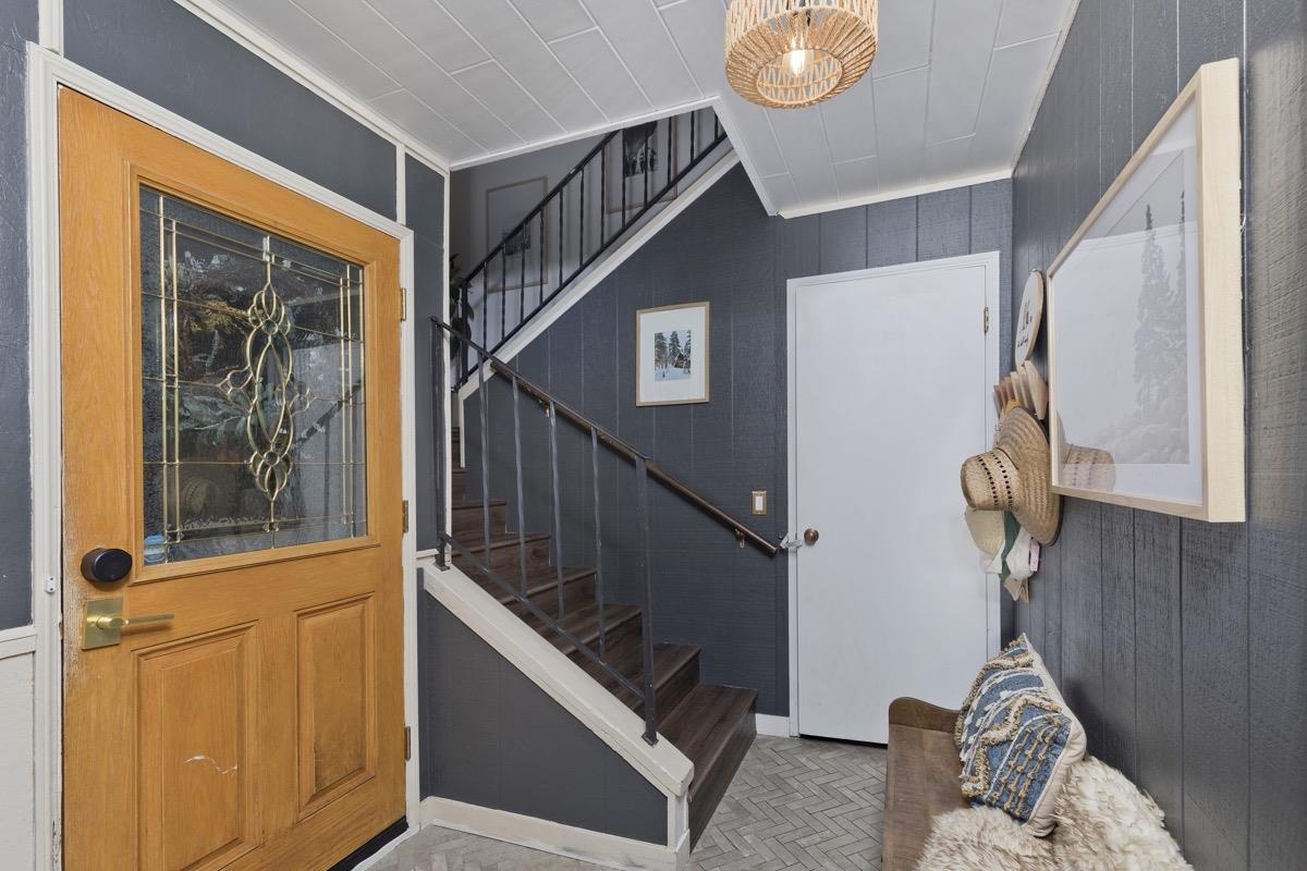 3251 Chateau Road, Unit 12 Mammoth Lakes, CA 93546 - Photo 19 of 50 a view of entryway