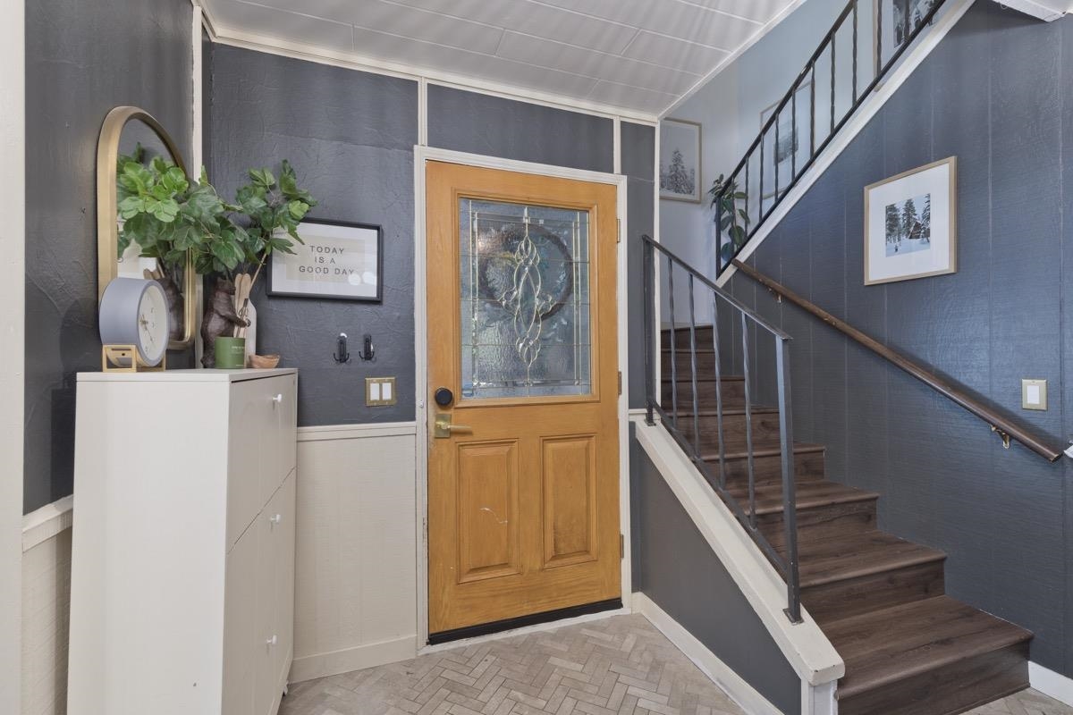 3251 Chateau Road, Unit 12 Mammoth Lakes, CA 93546 - Photo 20 of 50 a view of entryway with wooden floor and a potted plant