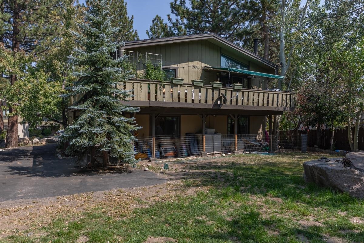 3251 Chateau Road, Unit 12 Mammoth Lakes, CA 93546 - Photo 40 of 50 a front view of a house with garden