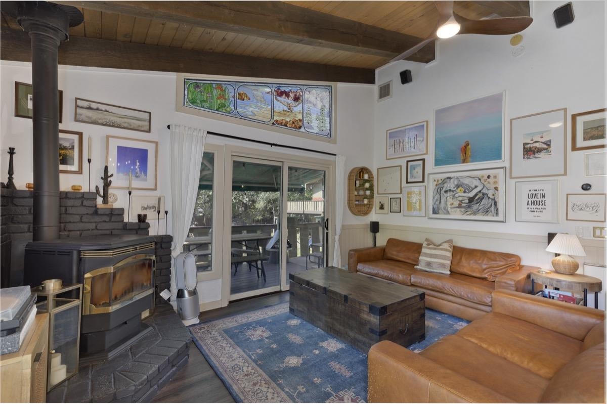 3251 Chateau Road, Unit 12 Mammoth Lakes, CA 93546 - Photo 4 of 50 a living room with furniture