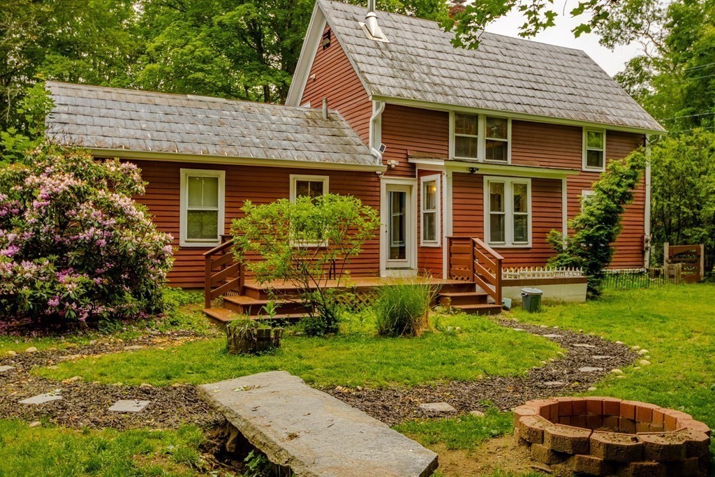 90 Belchertown Road Amherst, MA 01002 - Photo 2 of 27 Gallery Image 2