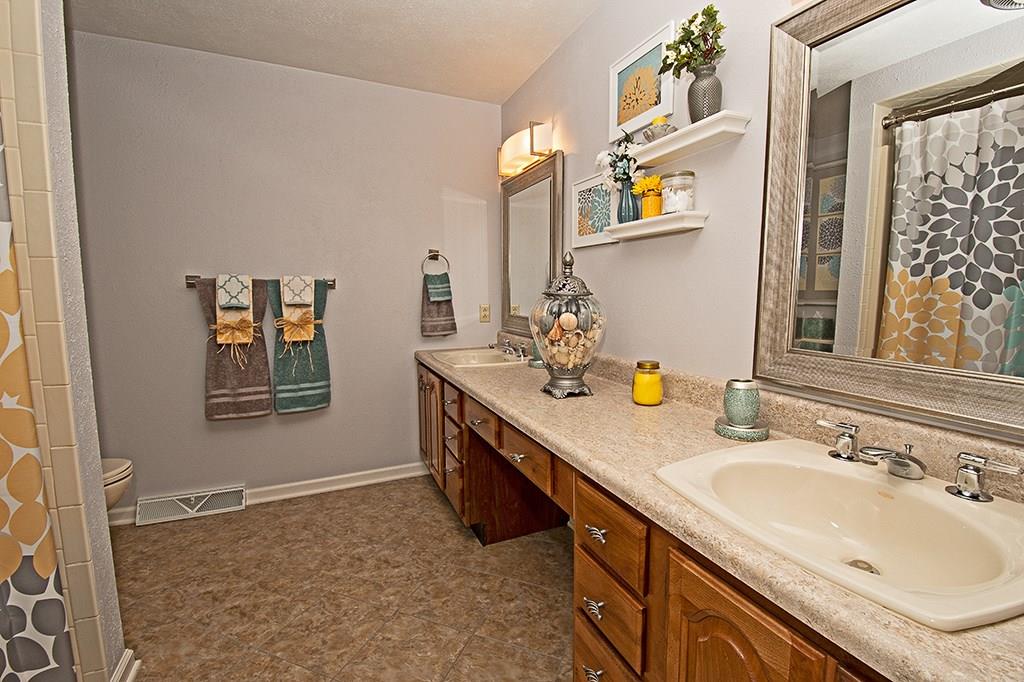 118 Oak Ridge Drive Butler, PA 16002 - Photo 20 of 25 Upstairs Full Bath