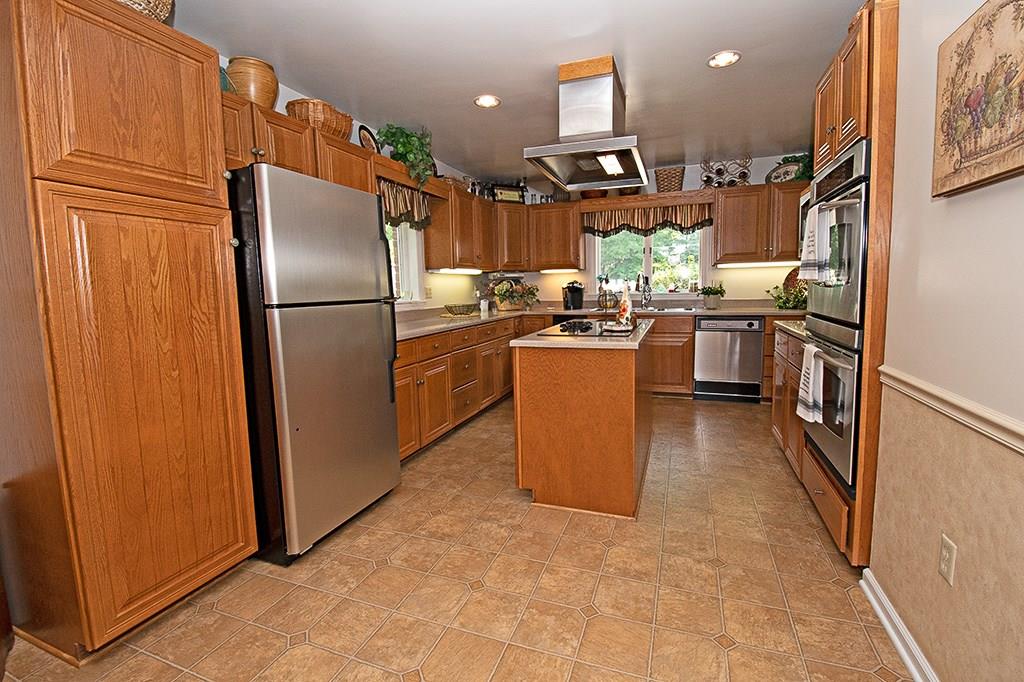 118 Oak Ridge Drive Butler, PA 16002 - Photo 6 of 25 Large Spacious Kitchen